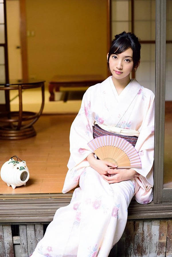 純天然C奶正妹！ 「辻本杏」出道就成強力新人，網贊：臭臉超好用！