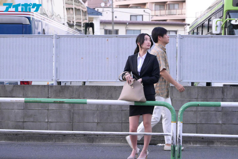 懷念的大ㄐㄐ!長腿妹「藤井一夜」趁男友外出,和前任搞到天翻地覆!