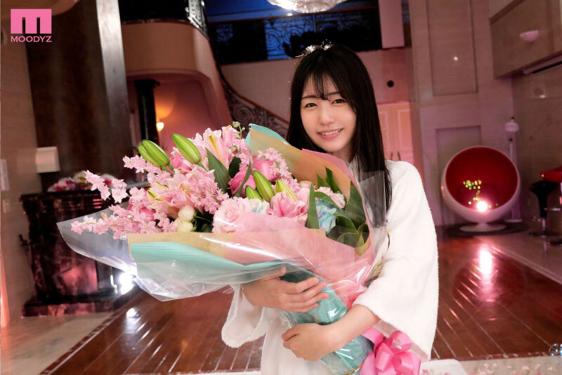 出道17年！ D罩杯不老童顏白皙女神「蕾/汁波蜜」AV最後退縮販售！